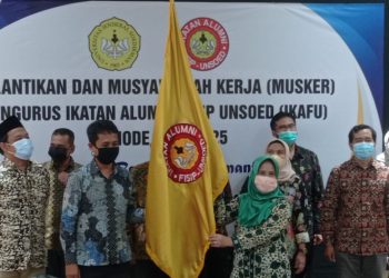 Dekan Lantik 36 Orang Pengurus Ikatan Alumni FISIP Unsoed