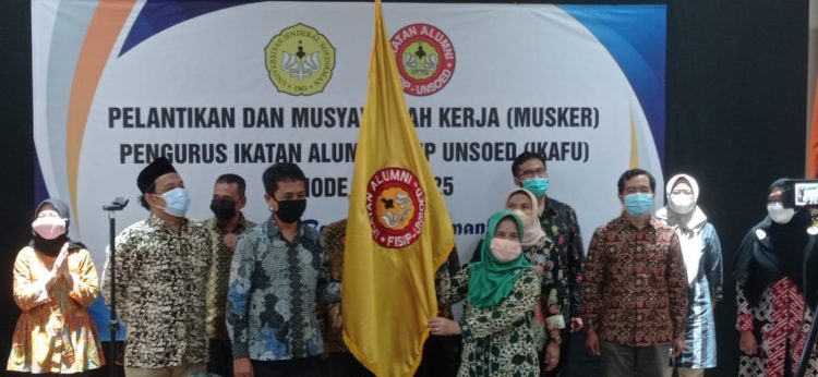 Dekan Lantik 36 Orang Pengurus Ikatan Alumni FISIP Unsoed