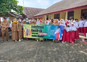 Korwil Pendidikan, Kapolsek Blanakan Lakukan Pendampingan Vaksinasi Merdeka Bagi Anak SD di 2 SD Negeri
