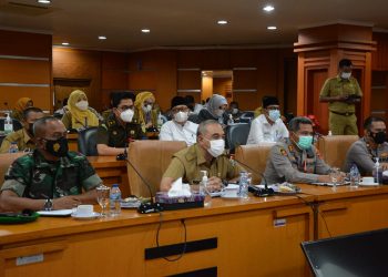Rakor Dengan Gubernur, Bupati Minta Alim Ulama, Relawan dan TNI/Polri di Vaksin Booster