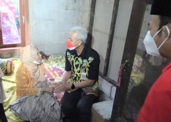 Gubernur Ganjar Cek Penerima Bantuan Kemiskinan Ektrem di Banyumas