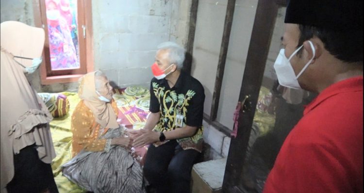 Gubernur Ganjar Cek Penerima Bantuan Kemiskinan Ektrem di Banyumas