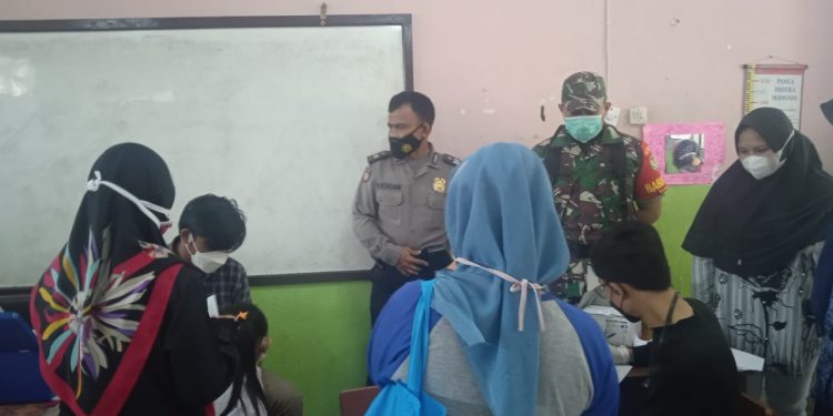 Kepala SDN 01, SDN 02, SDN O3 SDN 04 Pasir Angin, Adakan Vaksin Covid -19 Pada Murid nya