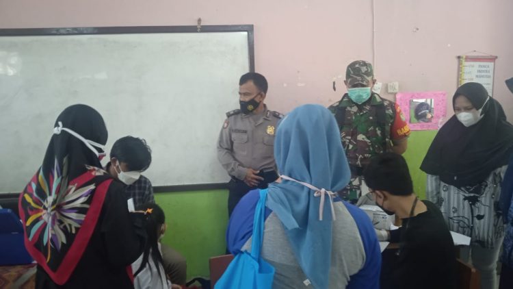 Kepala SDN 01, SDN 02, SDN O3 SDN 04 Pasir Angin, Adakan Vaksin Covid -19 Pada Murid nya