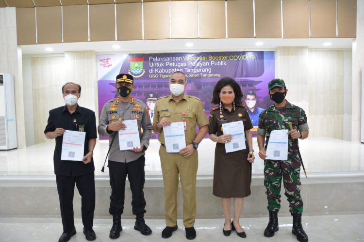 Bupati Bersama Forkopimda Melakukan Vaksinasi Ketiga Atau Booster