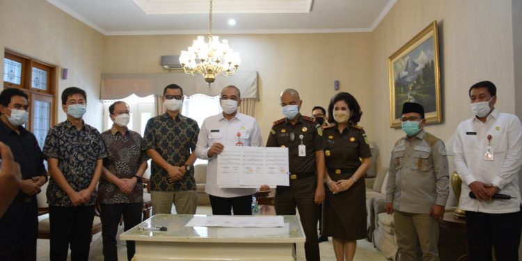 Bupati Zaki Serahkan Lahan Ke Kajati Banten Untuk Sarana Pendidikan
