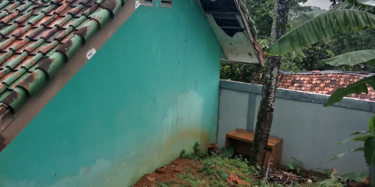 SMPN 3 Jasinga Gunakan Dana BOS Tidak Punya Papan Informasi, Ada Apa ?