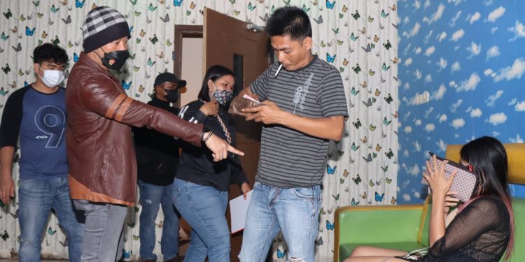 Tim Gabungan Sat Narkoba dan Polsek Bangko Polres Rohil Sweeping Tempat Karaoke, Sepasang Terjaring