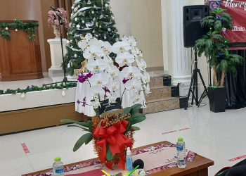 Lalat Hijau Kerumuni Bunga Didalam Gereja, Mohon Wali Kota dan Wakil Wali Kota Depok Bermurah Hati Pindahkan TPS di Jalan Sadewa