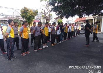 Anggota Polsek Pasar Kemis Polresta Tangerang Olah Raga Bersama Untuk Menjaga Stamina