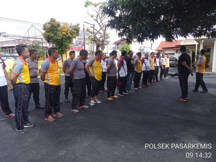 Anggota Polsek Pasar Kemis Polresta Tangerang Olah Raga Bersama Untuk Menjaga Stamina