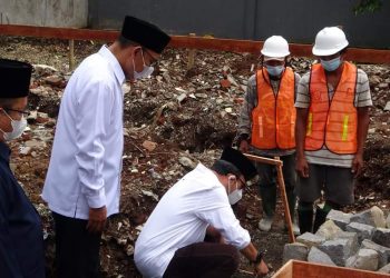 Bupati Lakukan Peletakan Batu Pertama Pembangunan Masjid SMP N 1 Purwokerto