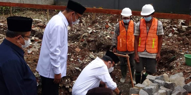 Bupati Lakukan Peletakan Batu Pertama Pembangunan Masjid SMP N 1 Purwokerto