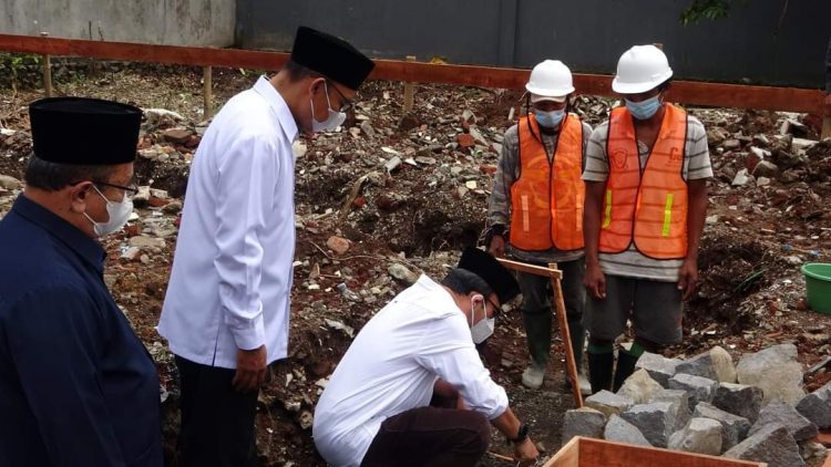 Bupati Lakukan Peletakan Batu Pertama Pembangunan Masjid SMP N 1 Purwokerto