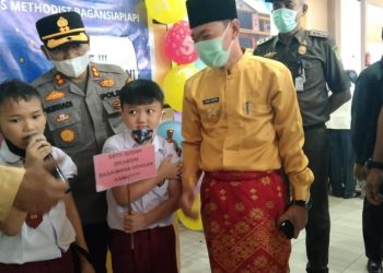 Kapolres Rohil Bersama Bupati dan Wakil Bupati, Tinjau Vaksinasi Massal Anak Usia 6-11 Tahun di Perguruan Methodis