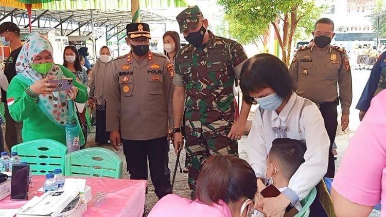 Kapolres Rohil Tinjau Pelaksanaan Bhayangkari Peduli Vaksin Anak Usia 6-11 Tahun di Bagan Siapi-api
