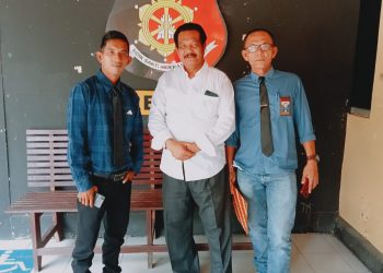 Datuk Azhar Syakban Datangi Polres Rohil, Lengkapi LP Dugaan Pencemaran UU ITE