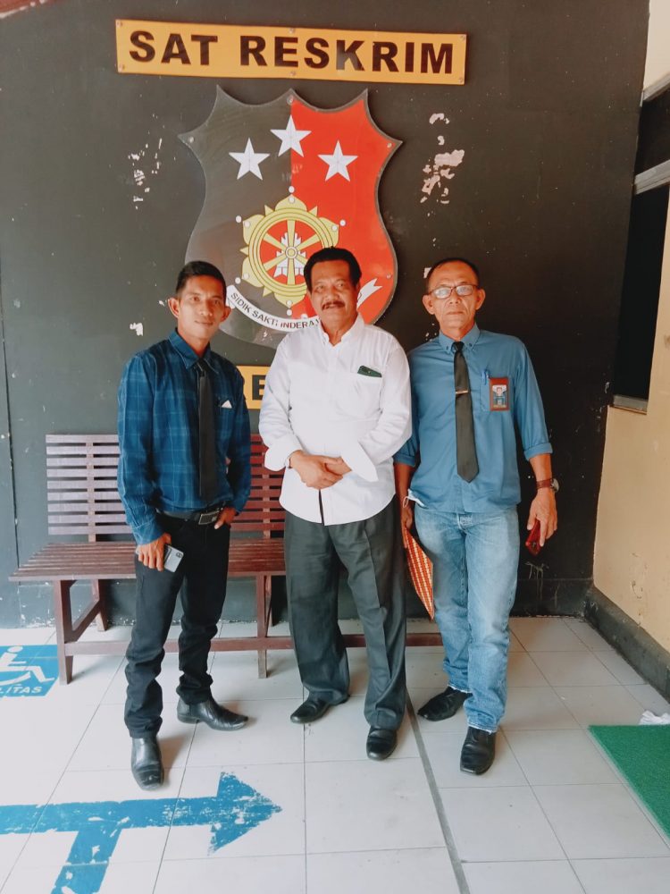 Datuk Azhar Syakban Datangi Polres Rohil, Lengkapi LP Dugaan Pencemaran UU ITE