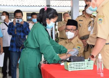 Bupati Banyumas Pantau Percepatan Vaksinasi Lansia