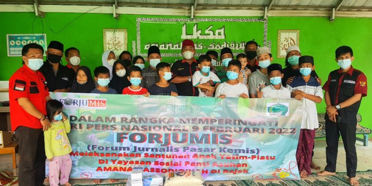 Dalam Rangka Memperingati Hari Pers Nasional ( HPN) Tahun 2022 FORJUMIS Santuni Anak Yatim