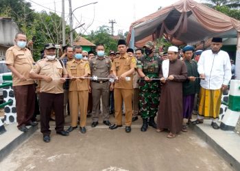 Jembatan Cibeurem Desa Curug Diresmika Dengan Gunting Pita, Masyarakat Sambut Senang