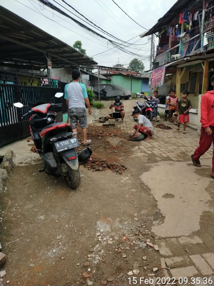 Perbaikan Akses Masuk Kebun Sayur Ciracas Jaktim Dilakukan Swakelola