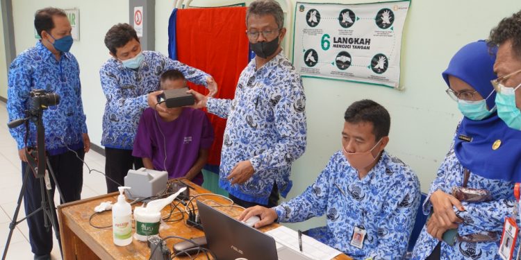 UPT Kemensos Baturraden Bersama Disdukcapil Kabupaten Banyumas Lakukan Perekaman Data Penduduk 10 ODGJ