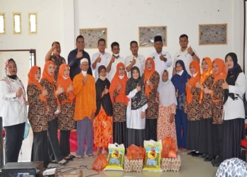 Giat Perdana, GOW Rohil Salurkan Bantuan Sembako Kepada Warga Kurang Mampu