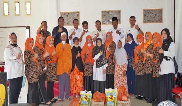 Giat Perdana, GOW Rohil Salurkan Bantuan Sembako Kepada Warga Kurang Mampu