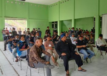 Warga Grudug Kantor Kecamatan Jasinga, Ada Apa ?