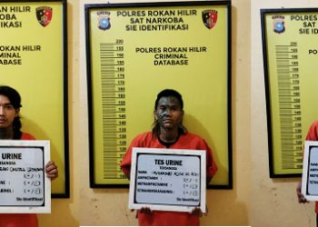 3 Orang Kelompok Anak Muda Sedang Asik Pesta Narkotika