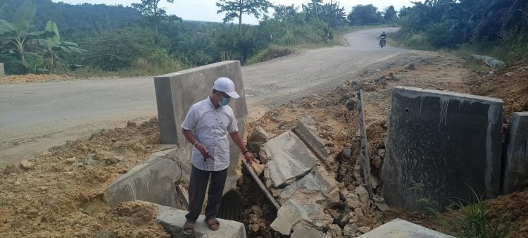Badan Jalan di Desa Bukit Makmur Rusak, Dinas Terkait Pemda Kutai Timur Harus Perbaiki