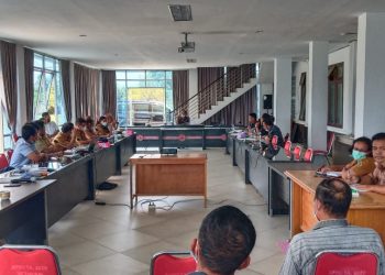 Komisi II DPRD Kab. Samosir Lakukan Raker Dengan Sejumlah Kepala Dinas dan Perwakilan Kelompok Tani Guna Mencari Sololusi Kelangkaan Pupuk Bersubsidi