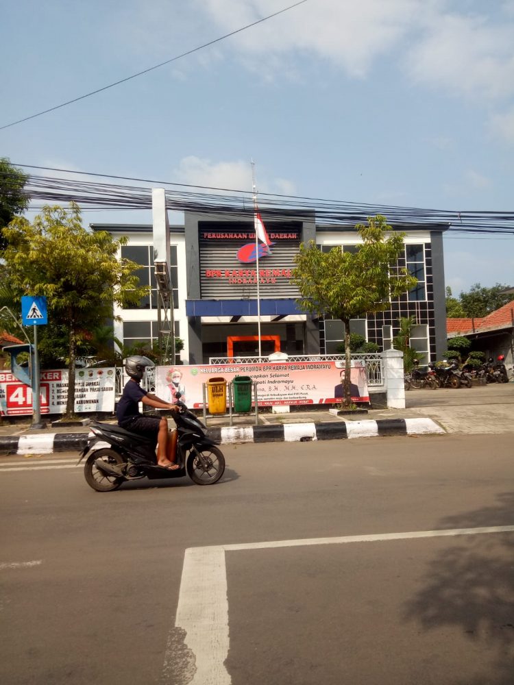 Di Duga KKN, Keuangan BPR Karya Remaja Cikedung “Bocor”