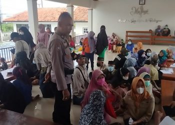 Desa Karangmukti Kecamatan Cipeundeuy Bagikan Bansos BNPT ke 176 KPM, Rp. 600 Ribu Warga