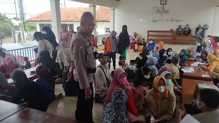 Desa Karangmukti Kecamatan Cipeundeuy Bagikan Bansos BNPT ke 176 KPM, Rp. 600 Ribu Warga