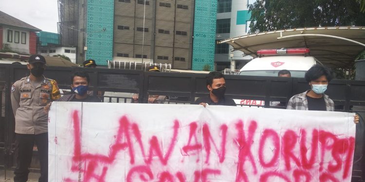 Giliran Dinkes Tangsel di Demo Kaum Murba, Tuntut Tangkap Koruptor APBD 2016 – 2021