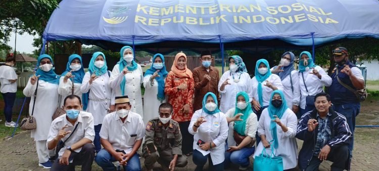 Tim Fasilitasi CSR dan Gerai Lengkong Bersama BKMT Tangsel Salurkan Bantuan ke Kecamatan Cibaliung