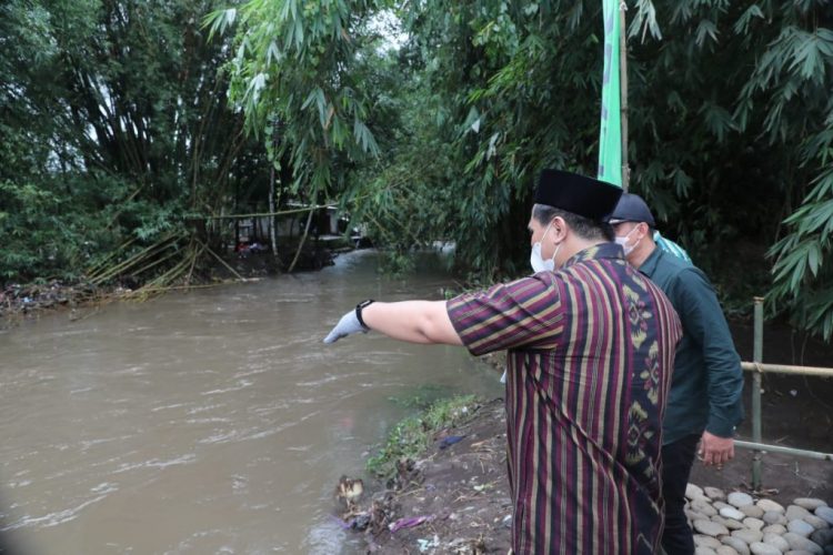 Ada Warga Laporkan Abrasi Sungai, Gus Yasin Respon Cepat Koordinasikan Penanganan