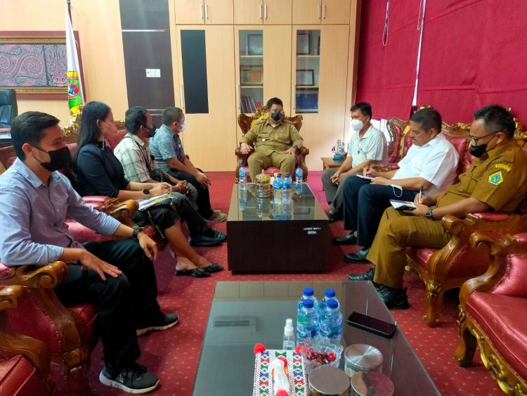 Terima Audiensi Pimpinan HKI, Bupati Ajak Pimpinan Gereja Berperan dalam Peningkatan Partisipasi Kaum Bapak