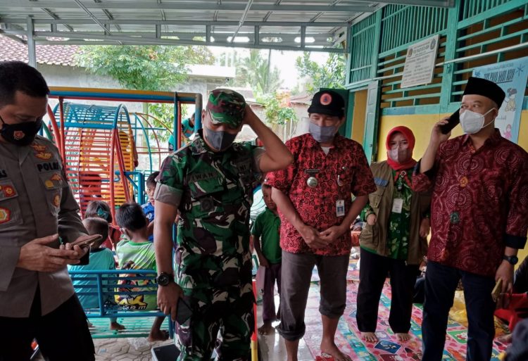 Bupati Achmad Husein Bersama Forkopimda Tinjau Banjir di Sumpiuh dan Tambak