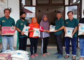 Asosiasi Perberasan Banyumas Serahkan Bantuan Untuk Korban Banjir Tambak dan Sumpiuh