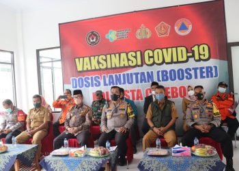 Sambil Vicon dengan Wakapolri, Bupati Imron Gelar Vaksinasi Booster