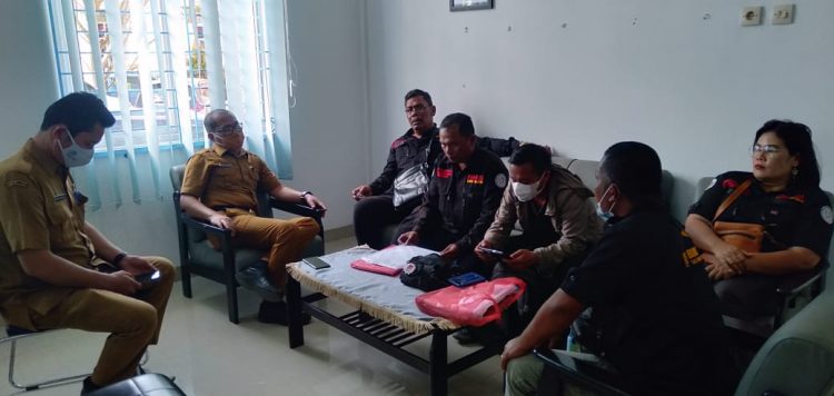 Cabang LBHK – Wartawan Kabupaten Samosir, Sambangi Kesbangpol Pemkab Samosir Guna Melaporkan Keberadaan Lembaganya