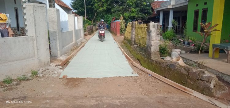 Pemdes Pasirmuncang Berdayakan Masyarakat Bangun Infrastruktur