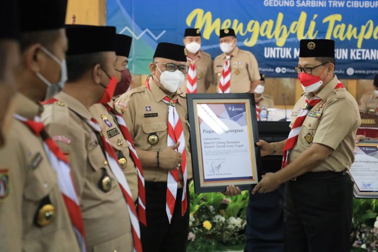 Kwarcab Banyumas Raih Penghargaan Dari Kwarnas