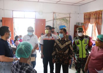 Dorong Percepatan Vaksinasi, Sekdakab Samosir Monitoring Pelaksanaan Vaksinasi di Sejumlah Lokasi 