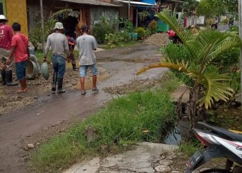 Pemdes Jagapura Kulon Menanggapi Aspirasi Warga, Lakukan Pengerasan Jalan Kabupaten