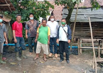 Kades & Warga Desa Cikopomayak Rutin Adakan Gotong Royong, Ciptakan Lingkungan Bersih