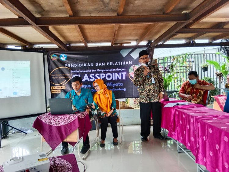 Guru – guru Gugus Dwija Wiyata Kedungbanteng Berinovasi Dengan Classpoint